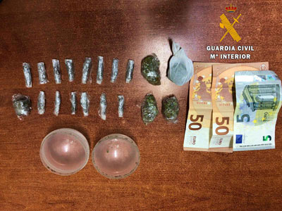La Guardia Civil detiene a una persona que ocultaba droga en una bola de juguete
