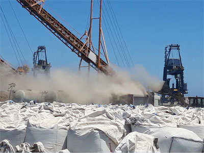 Noticia de Almera 24h: La Plataforma Ciudadana Muvete por Carboneras, denuncia ante la Guardia Civil vertidos a la atmsfera y al medio marino en el Puerto de Graneles de Carboneras