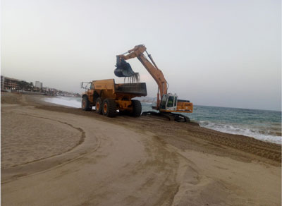 Noticia de Almera 24h: El Ayuntamiento de Garrucha recupera la playa con medios propios y la supervisin de Costas