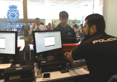 Noticia de Almera 24h: La Polica Nacional ha detenido en el aeropuerto de Almera a dos ciudadanos albaneses con documentacin falsa