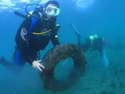 Noticia de Almera 24h: Medio centenar de voluntarios y voluntarias limpian el fondo marino con la iniciativa Cambia la marea de plstico