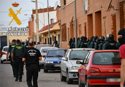 Noticia de Almería 24h: La Guardia Civil desmantela un Narco Bloque con 2420 plantas de marihuana en la Operación ALFAIZ