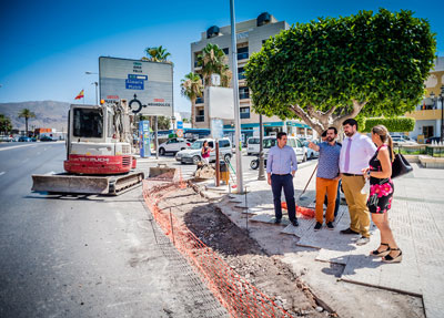 Noticia de Almera 24h: La Plaza de la Iglesia de El Parador ya tiene paso de peatones para cruzar con seguridad la Avenida de Alicn