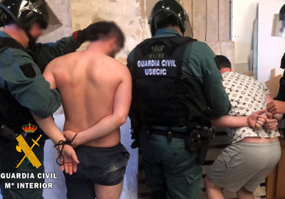 Noticia de Almería 24h: 900 Plantas de marihuana y tres detenidos con una plantación In Door domotizada en una nave de Adra  