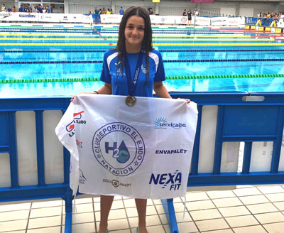Noticia de Almería 24h: La nadadora del club H2O El Ejido, Carmen Guerrero, obtiene la medalla de oro en 200 mariposa y la medalla de bronce en 200 espalda en el Nacional Infantil