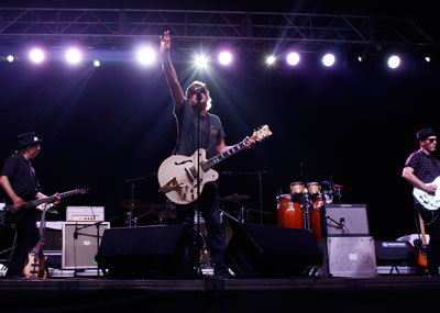 Baile, rock y pura adrenalina con La Frontera y Danza Invisible en Playa Serena II