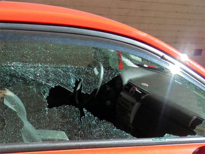 Detenido por robar dos coches rompiendo la ventanilla