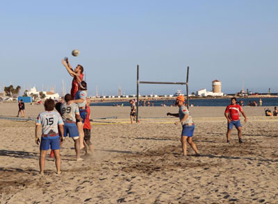 360 participantes de toda Espaa se dan cita en el XVI Torneo de Rugby Playa en Almerimar 