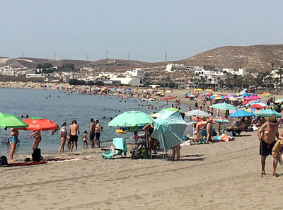 Noticia de Almería 24h: Carboneras logra frenar provisionalmente la carga de mineral de hierro y reactivar la actividad turística