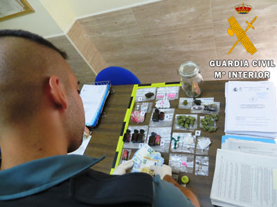La Guardia Civil detiene a dos personas que se dirigían al Dreambeach por tráfico de drogas