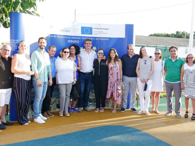 Adra inaugura su primer parque totalmente inclusivo e intergeneracional en el Paseo Picasso