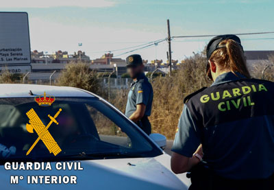Noticia de Almería 24h: Detienen en un control preventivo en Aguadulce a un joven con una gran pieza de hachís en la riñonera