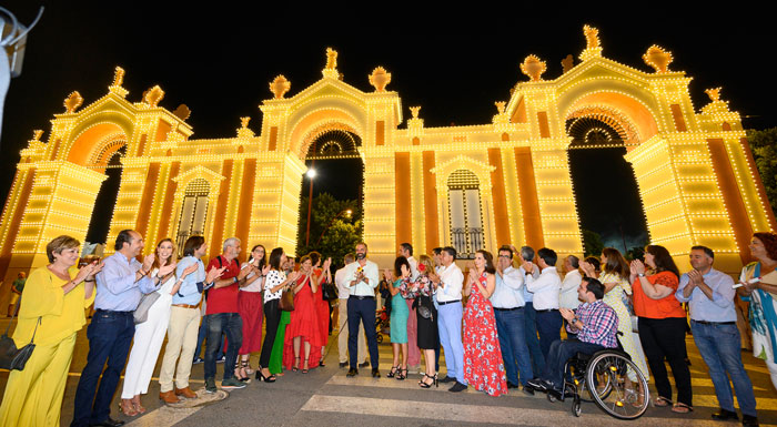 Noticia de Almería 24h: Da comienzo la Feria de Almería con un extraordinario encendido de la Portada y del recinto ferial
