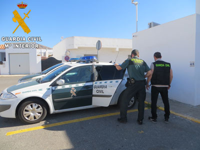 Noticia de Almería 24h: Detenido por robar un vehículo con tarjetas bancarias y la documentación de su propietario