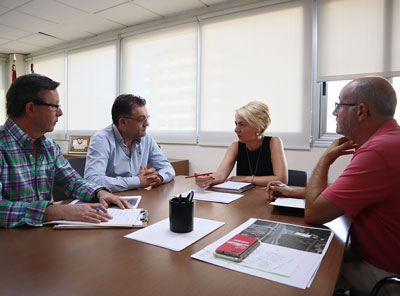 El alcalde de Berja traslada a la Junta la necesidad de los puentes sobre las ramblas de Alcaudique y Benej