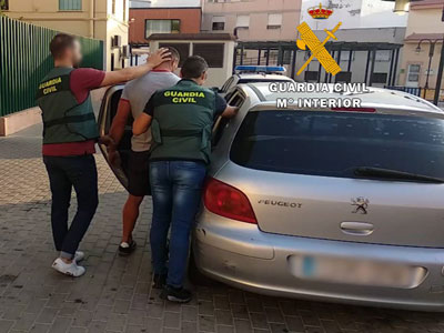Noticia de Almería 24h: Agreden brutalmente a un vigilante de seguridad que necesita ser intervenido quirúrgicamente a causa de las lesiones