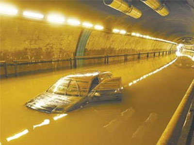 Noticia de Almería 24h: Un hombre ha muerto esta madrugada en Almería atrapado por las lluvias con un vehículo en un túnel subterráneo