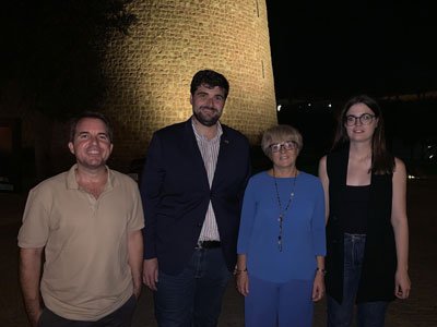 Noticia de Almería 24h: El Castillo de Santa Ana se ilumina de dorado para concienciar sobre el cáncer infantil 