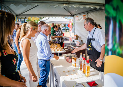 Fiesta popular en Roquetas de Mar para celebrar por todo lo alto el Da Mundial del Turismo