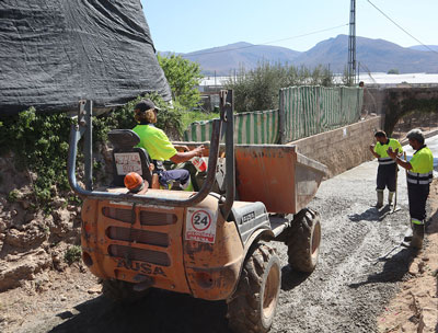 Noticia de Almera 24h: Avanzan las obras de pavimentacin de caminos rurales en Berja