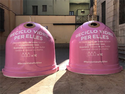 Vcar Participa De La Campaa Recicla Vidrio Por Ellas Con La Instalacin De Dos Igls Rosas Junto Al Mercado De Abastos De La Puebla