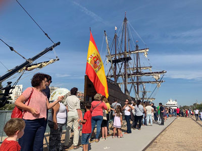 El Puerto de Almera recibe la rplica de la nao Victoria, el barco que dio la primera vuelta al Mundo 