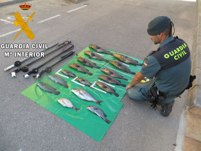 Sorprenden a cuatro pescadores furtivos en el Parque Natural de Cabo de Gata