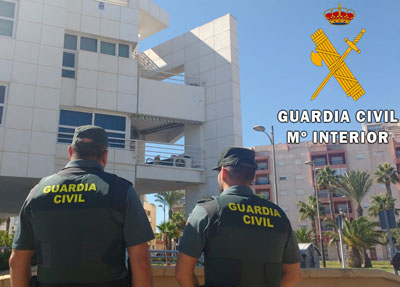 Noticia de Almería 24h: La Guardia Civil salva la vida a una mujer de 55 años edad y auxilia a su hija 