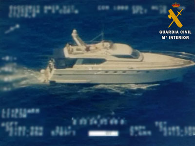 Noticia de Almería 24h: La Guardia Civil intercepta una embarcación con 3.100 kilos de hachís y detiene a sus cuatro ocupantes