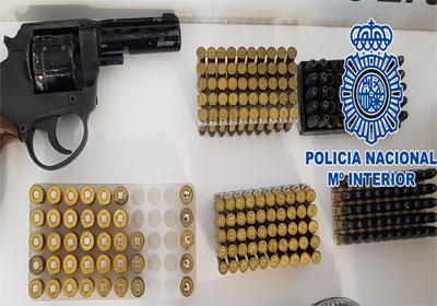Noticia de Almería 24h: Desmantelan en Almería dos cultivos hidropónicos de marihuana que defendían con un revólver calibre 22 mm