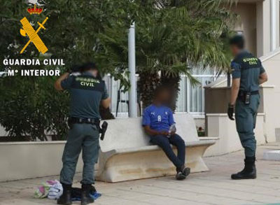 Noticia de Almería 24h: Ataca violentamente a su victima hasta tirarla al suelo para quitarle la cartera