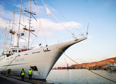 Noticia de Almera 24h: Los turistas del crucero Wind Surf disfrutan del primaveral 1 de noviembre de Almera