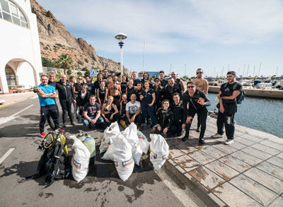 Noticia de Almería 24h: Recogen 416 kg de basura en la XIII Edición de Limpieza de Fondos Marinos en el Puerto de Aguadulce