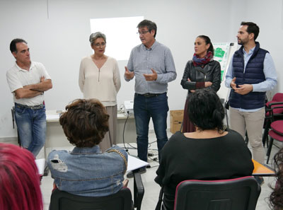 Noticia de Almería 24h: Quince mujeres de Adra aprenden el oficio de floristería gracias a un curso impulsado por AFAMMER