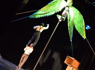 Noticia de Almera 24h: El Teatro Apolo se convierte en una Isla de diversin gracias a la obra de DClick Circo