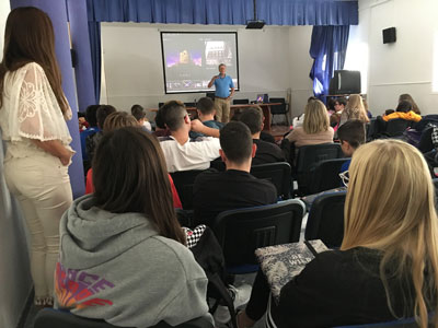 Noticia de Almería 24h: Pantalla Verde arranca oficialmente su proyecto cinematográfico  con los alumnos de secundaria de Carboneras