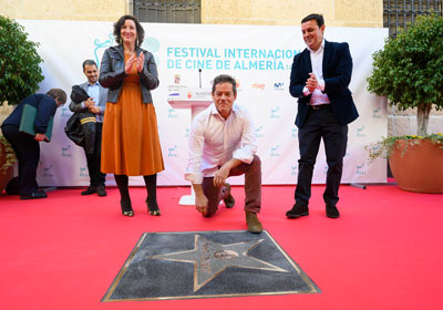 Noticia de Almera 24h: Jorge Sanz descubre la Estrella con su nombre en el Paseo de la Fama, frente al Teatro Cervantes