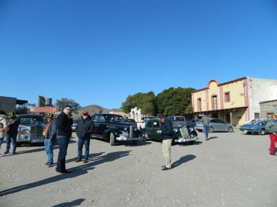 Noticia de Almera 24h: La XXX Ruta de Vehculos Antiguos de Almera vive una jornada de pelcula en Fort Bravo