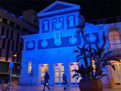 Noticia de Almera 24h: El Ayuntamiento de Almera muestra su compromiso con la infancia tiendo la ciudad de azul en el Da Mundial del Nio