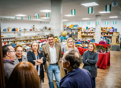 Noticia de Almera 24h: La Hermandad del Cristo del Mar pone a la venta miles de productos en su tradicional rastrillo navideo