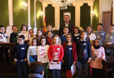 Alumnos del CEIP Celia Vias protagonizan un pleno infantil en el Ayuntamiento de Berja