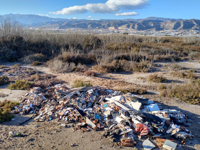 Noticia de Almería 24h: IU-TD-EQ lamenta el rechazo de PP y Vox a acabar con los vertidos de residuos en la Ribera de la Algaida