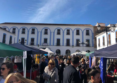 El mercadillo navideo de la Fundacin Madre Trinidad vuelve a la Plaza Porticada este sbado