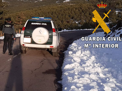 Noticia de Almería 24h: Rescatan a un conductor atrapado en la nieve en Calar Alto