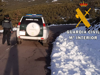 Noticia de Almera 24h: Rescatan a un conductor atrapado en la nieve en Calar Alto