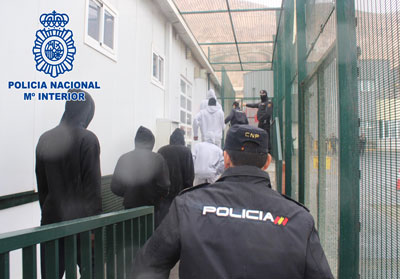 Noticia de Almería 24h: La Policía Nacional ha detenido al patrón de un barco de pesca con 107 inmigrantes a bordo