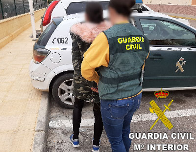 Noticia de Almería 24h: Detenida por entrar por la fuerza en una vivienda y robar 5.000 euros en joyas