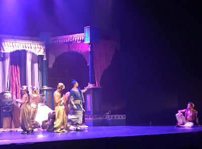 Noticia de Almería 24h: Niños y mayores disfrutan en el Teatro Auditorio de Aladín, un musical genial
