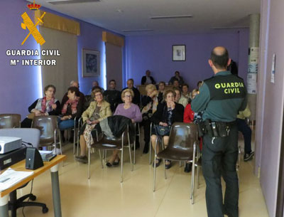 La Guardia Civil detiene al autor de 2 robos con violencia a dos mujeres en Roquetas de Mar