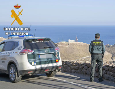 Noticia de Almería 24h: Tras equivocarse de vivienda amenazan a punta de pistola a una persona